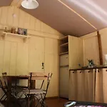 Zecamping 3 Etoiles Avec Piscine Bar Et Restaurant En Bord De Ruisseau Casa de Férias Belguiral