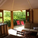 Zecamping 3 Etoiles Avec Piscine Bar Et Restaurant En Bord De Ruisseau *