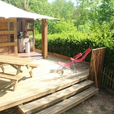 Holiday home Zecamping 3 Etoiles Avec Piscine Bar Et Restaurant En Bord De Ruisseau Belguiral