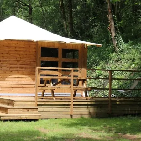 Zecamping 3 Etoiles Avec Piscine Bar Et Restaurant En Bord De Ruisseau Holiday home