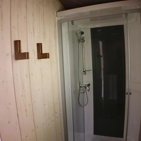 Zecamping 3 Etoiles Avec Piscine Bar Et Restaurant En Bord De Ruisseau * Belguiral
