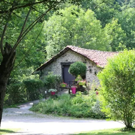 Zecamping 3 Etoiles Avec Piscine Bar Et Restaurant En Bord De Ruisseau *