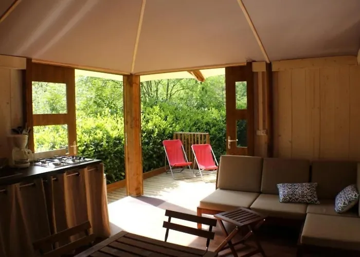 Zecamping3 Avec Piscine Bar Et Restaurant En Bord De Ruisseau *